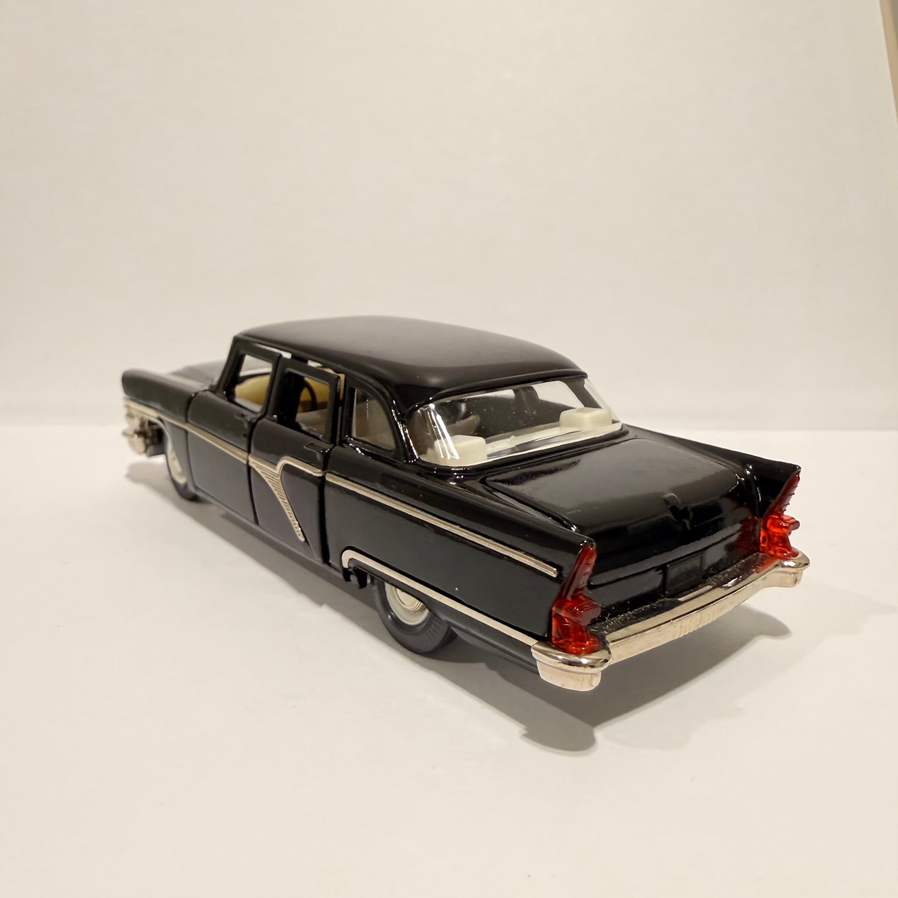 Газ 13 Чайка превью 4