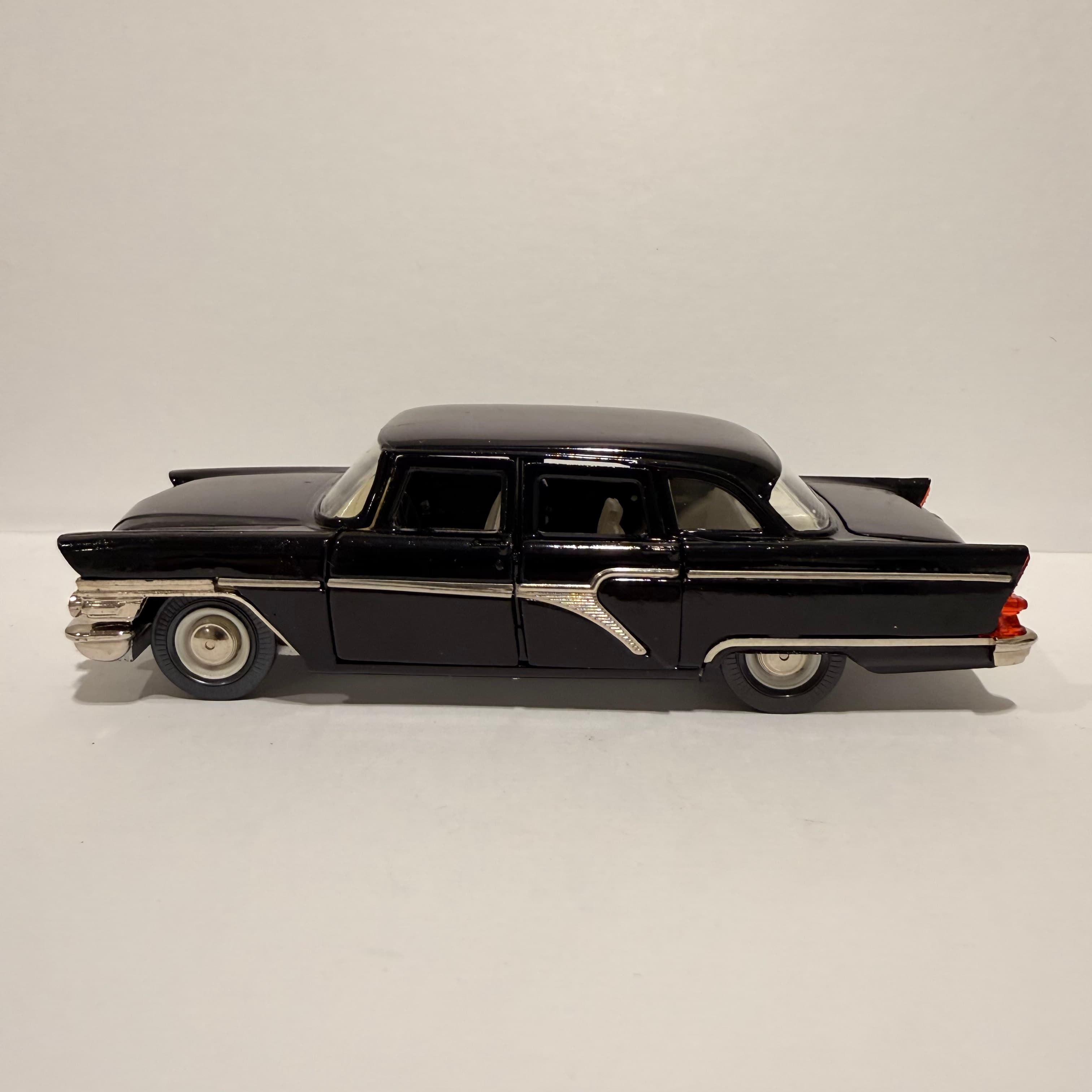 Газ 13 Чайка превью 5