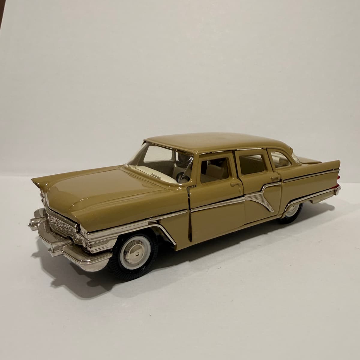 Газ 13 Чайка кофейная