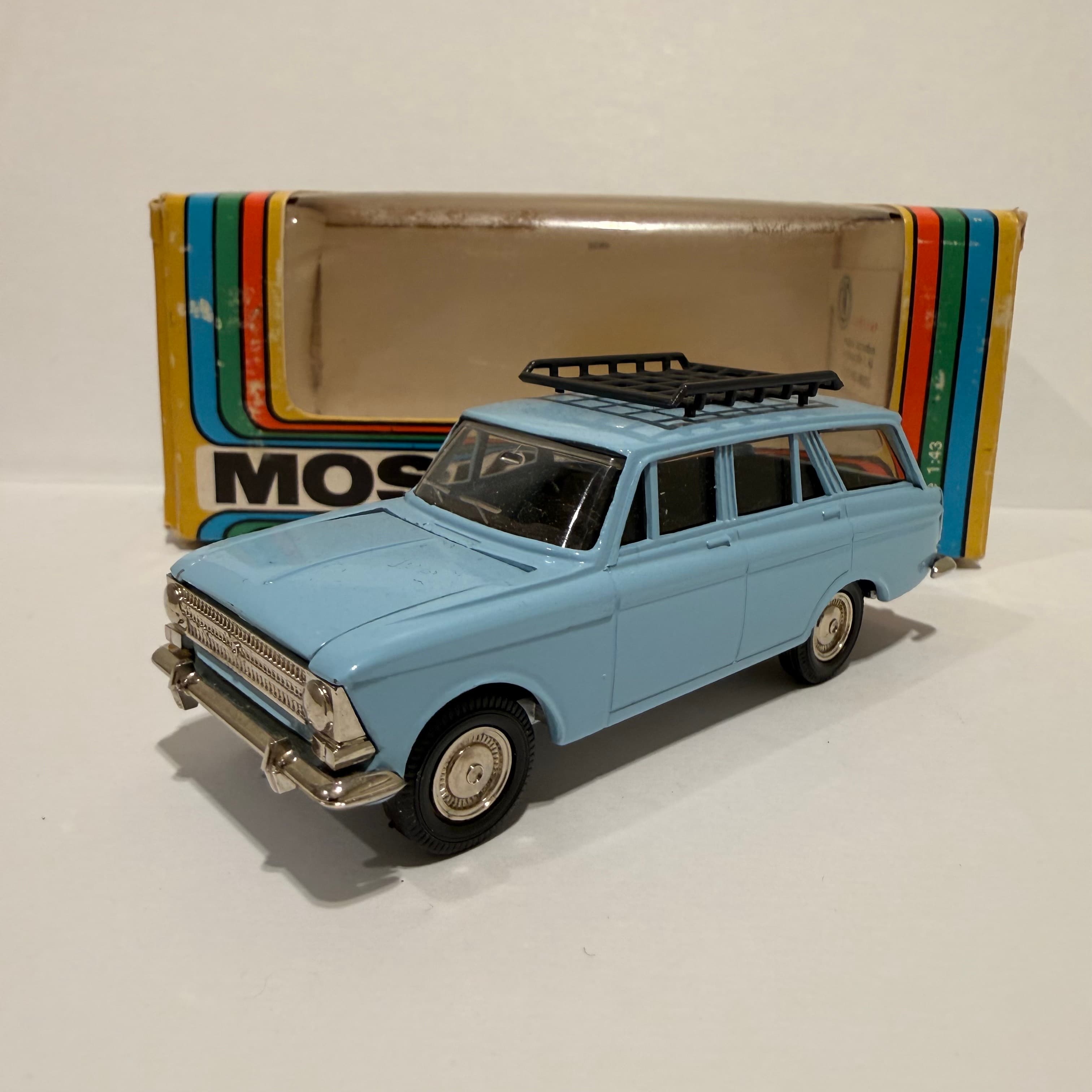 Москвич 427 с багажником превью 2