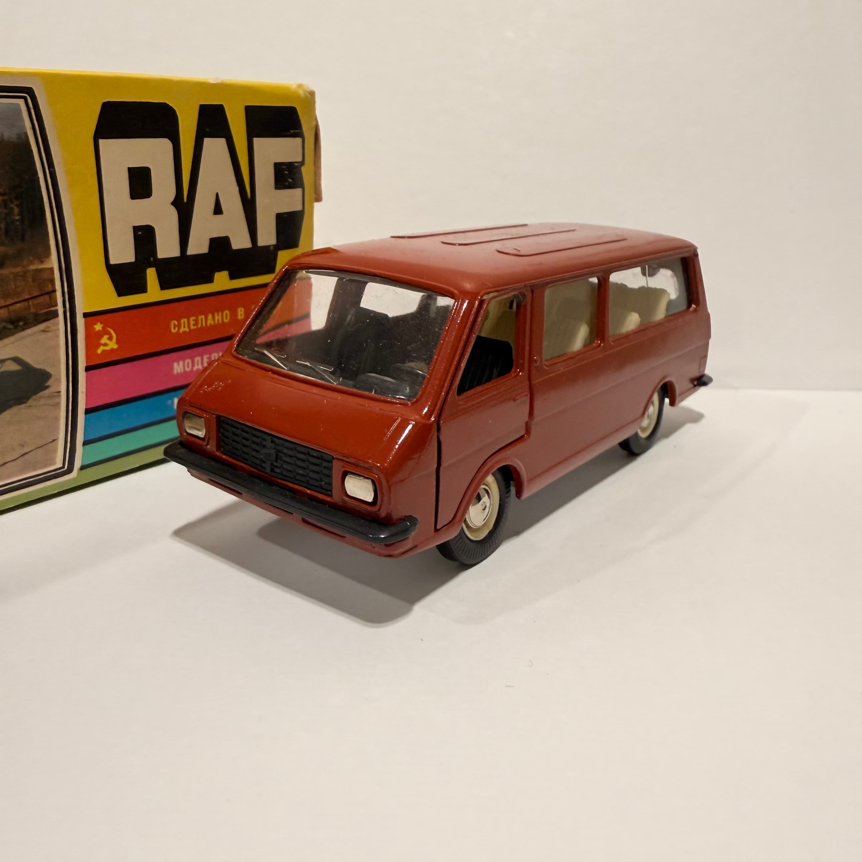 Raf 2203 превью 3