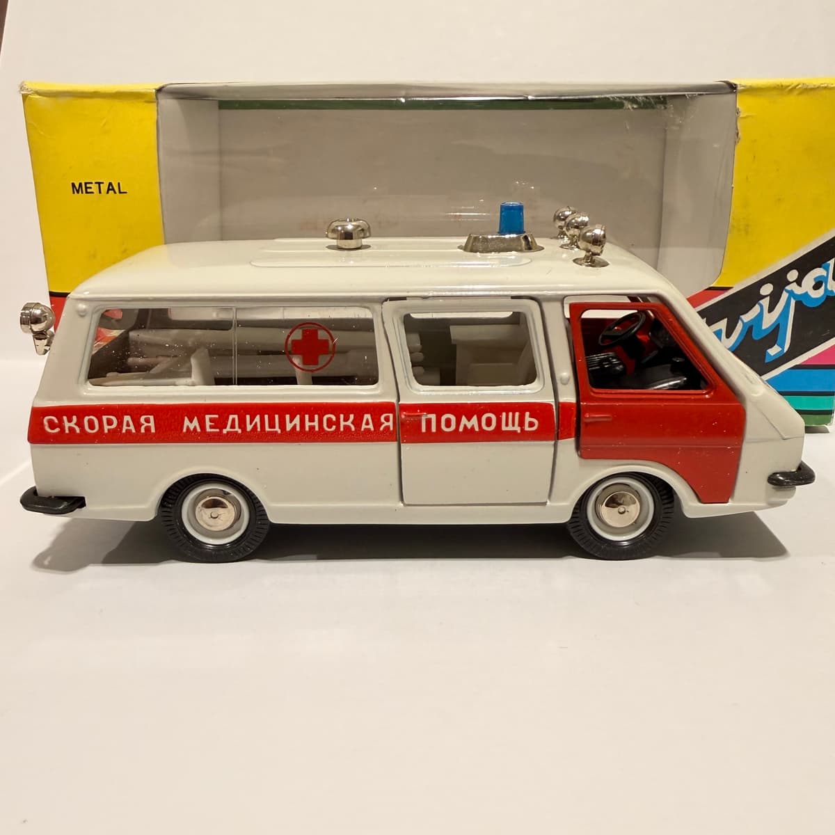 Raf 2203 Скорая помощь