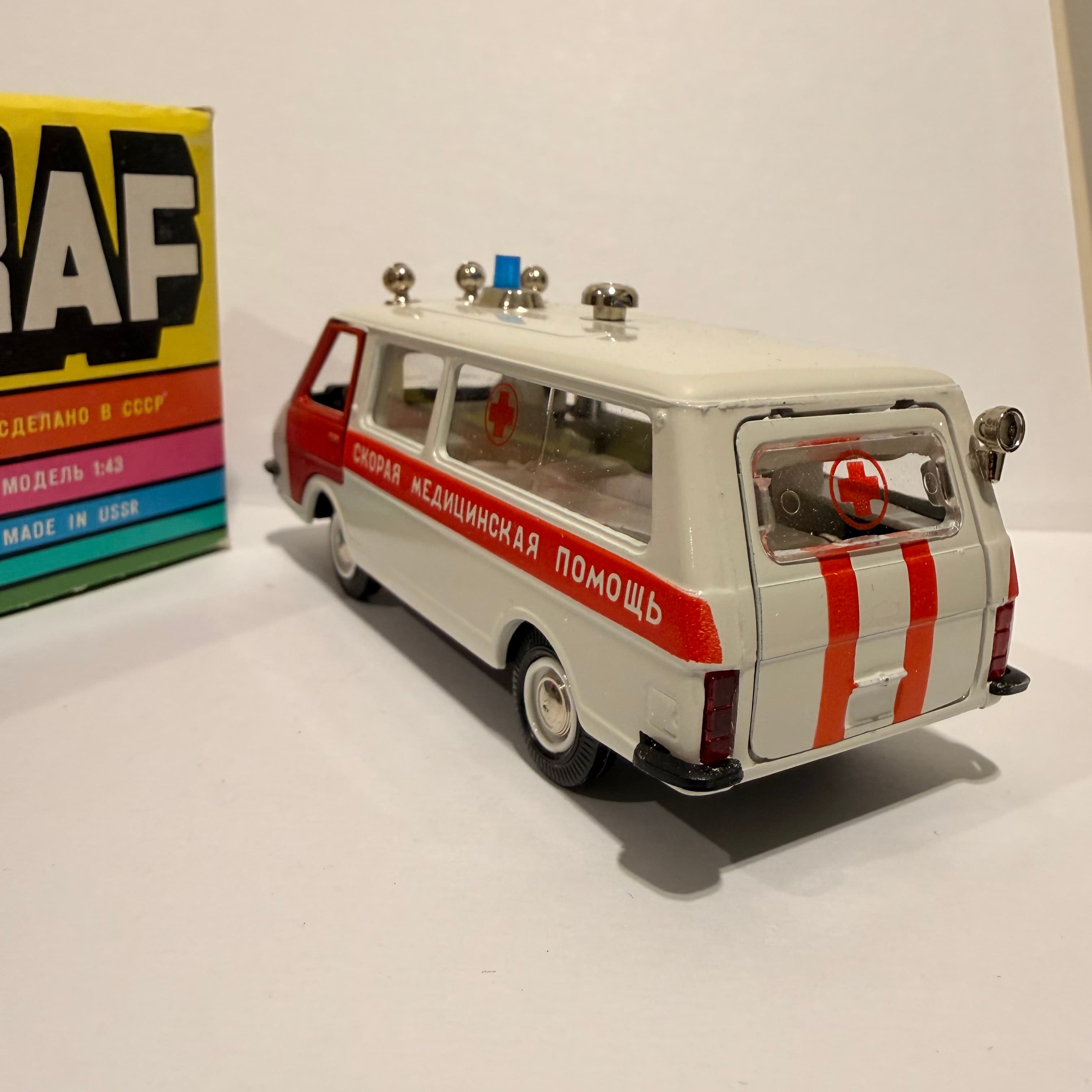 Raf 2203 Скорая помощь превью 4
