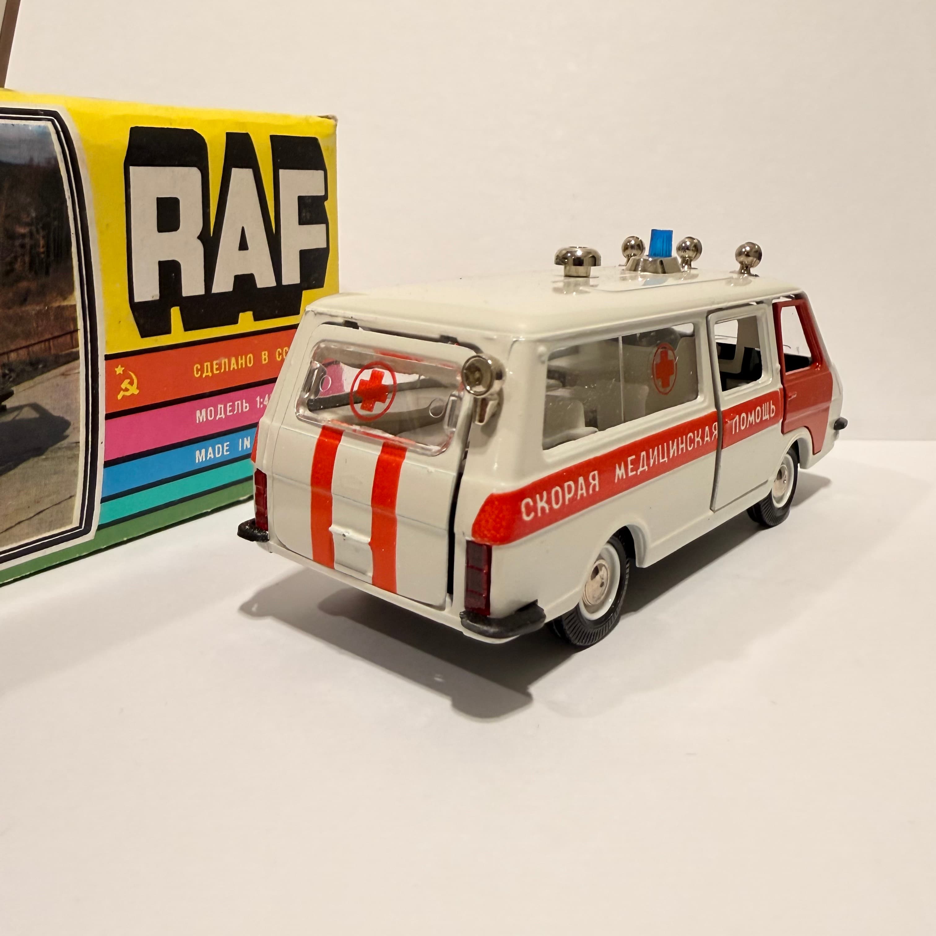 Raf 2203 Скорая помощь превью 5