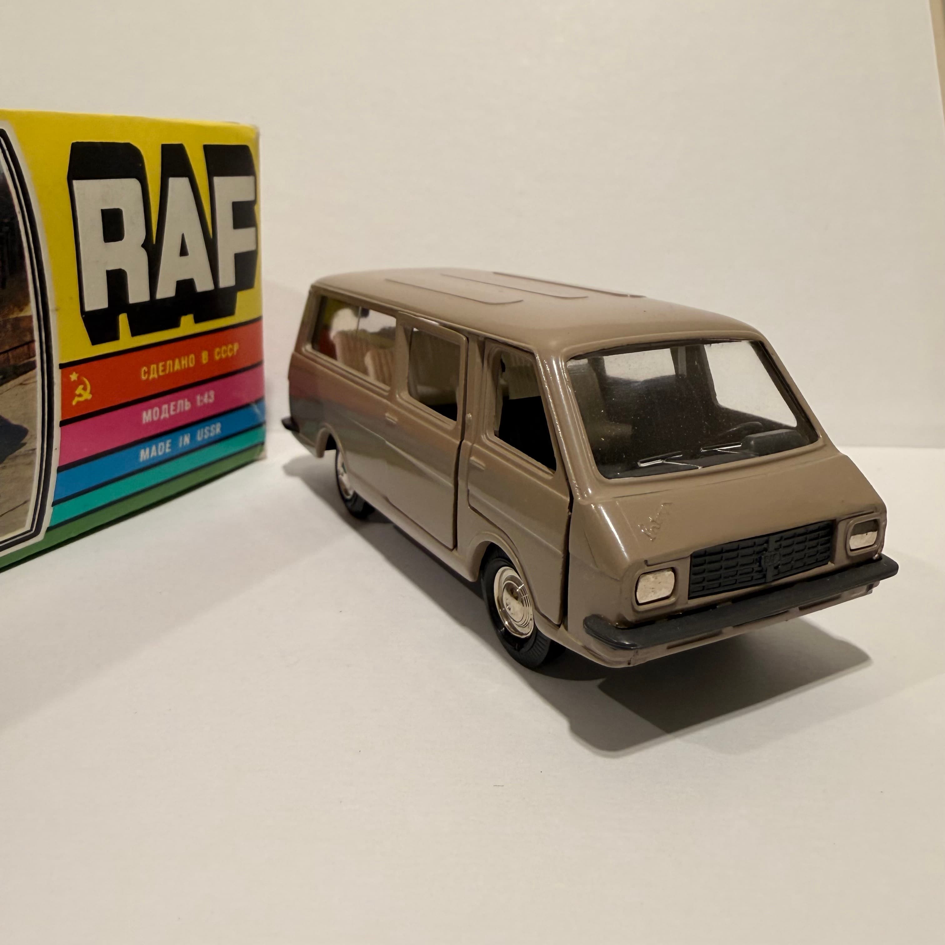 Raf 2203 превью 2