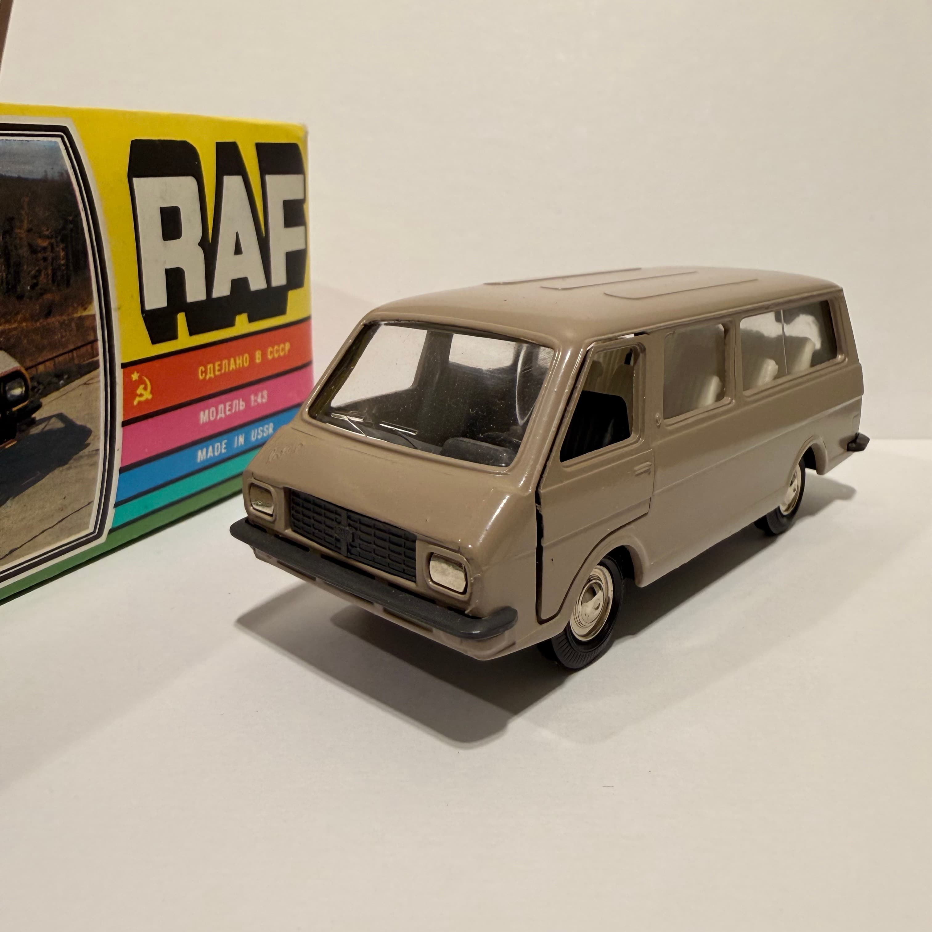 Raf 2203 превью 3