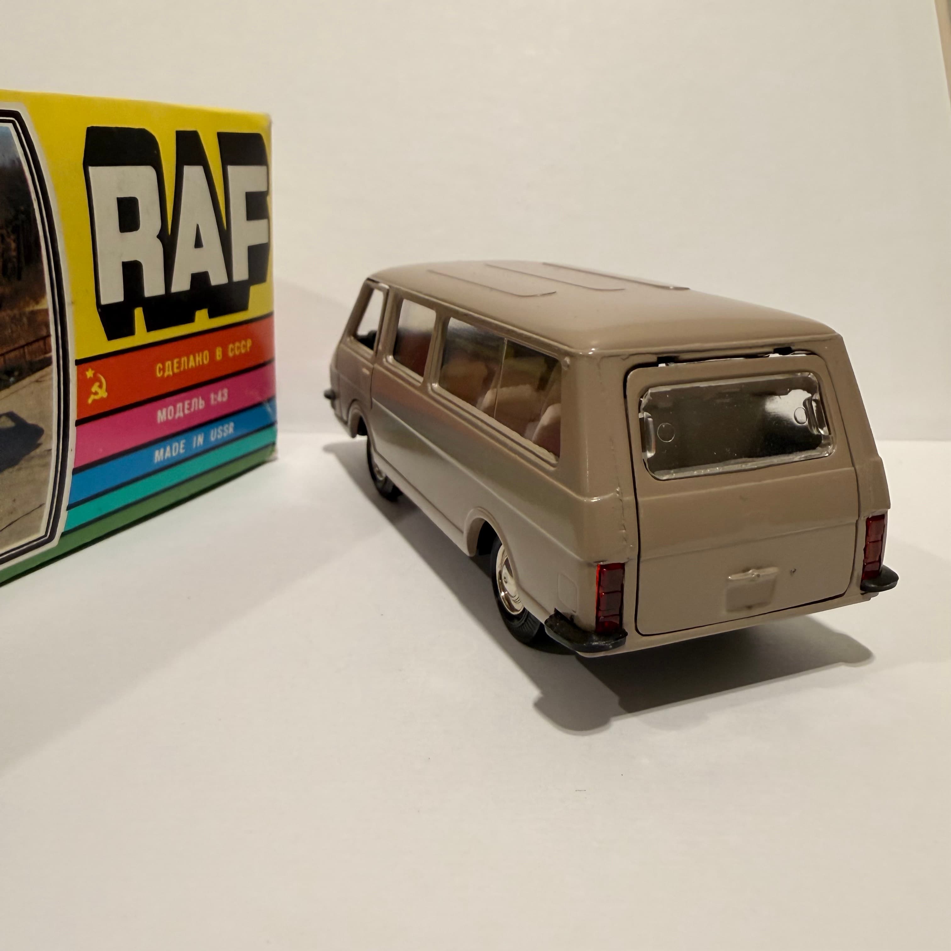 Raf 2203 превью 4