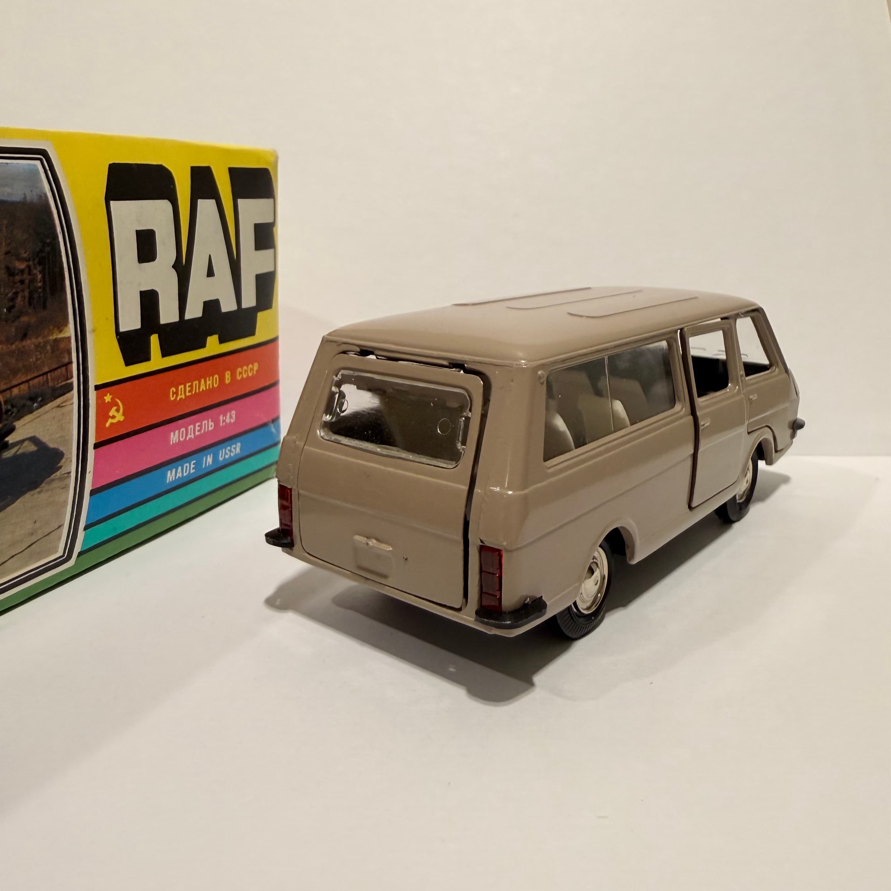 Raf 2203 превью 5