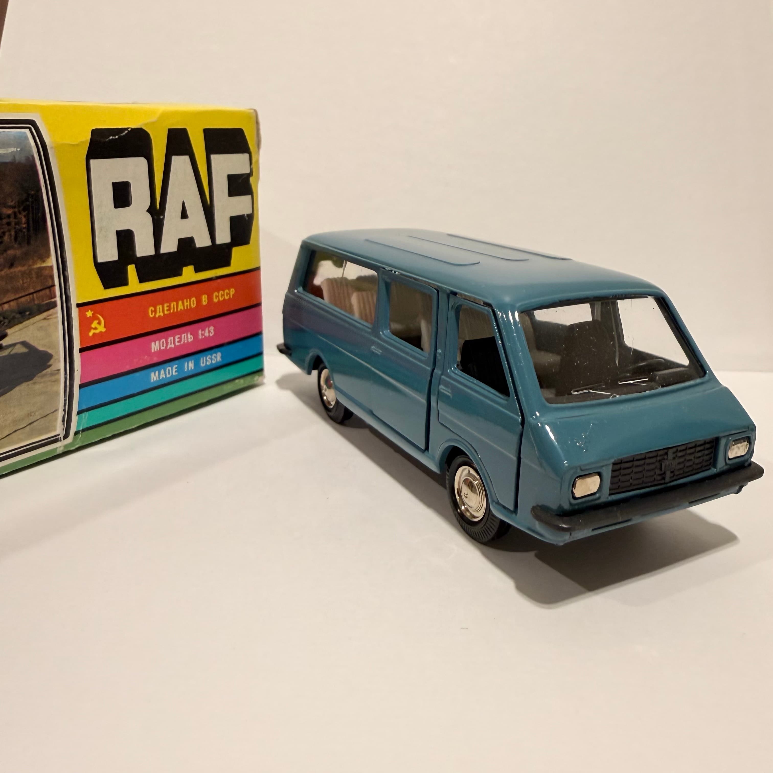 Raf 2203 превью 2