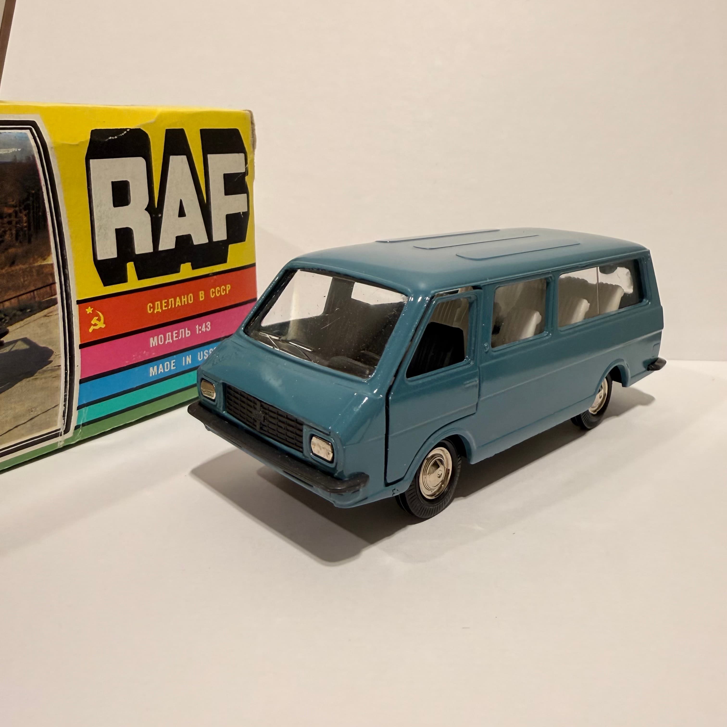 Raf 2203 превью 3