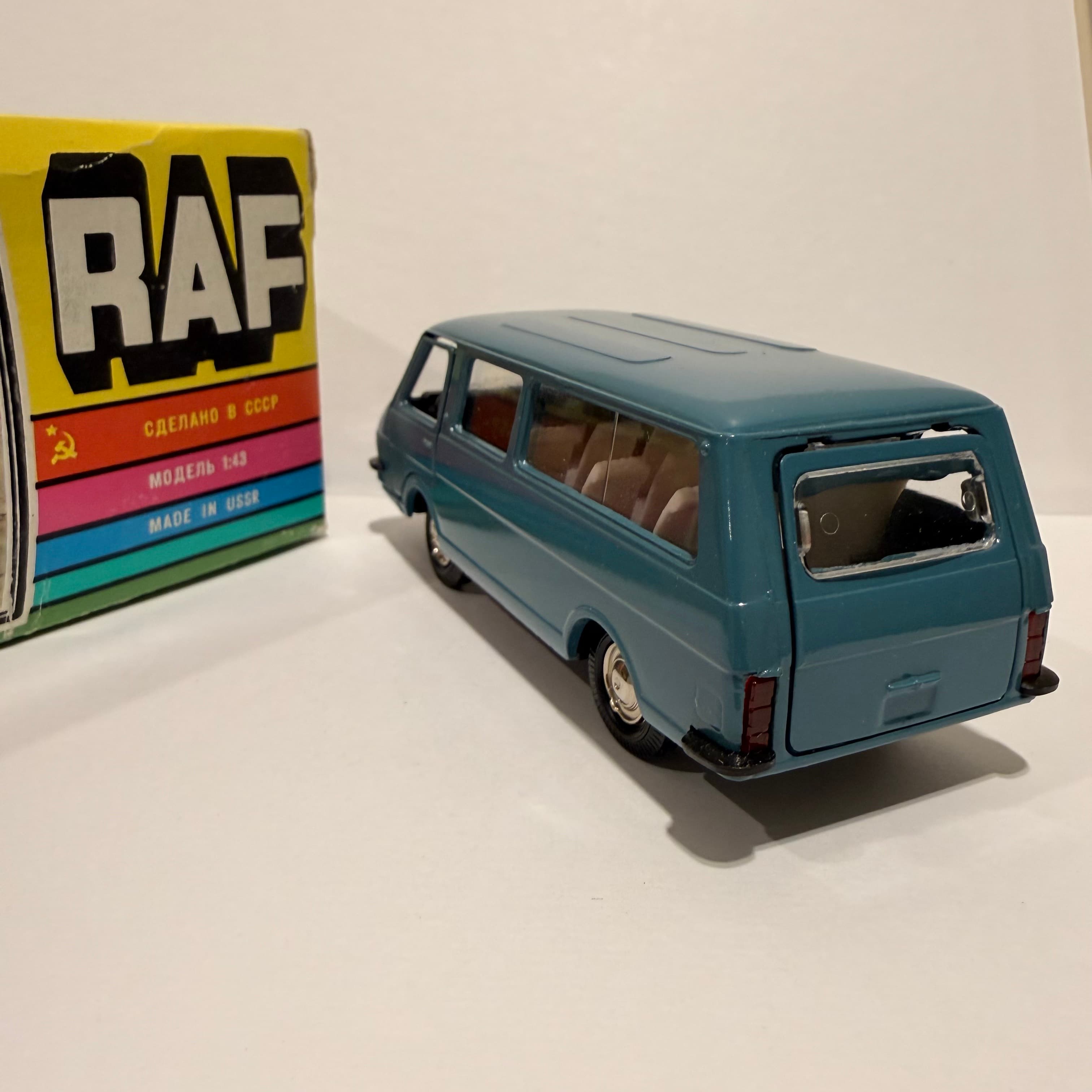 Raf 2203 превью 4