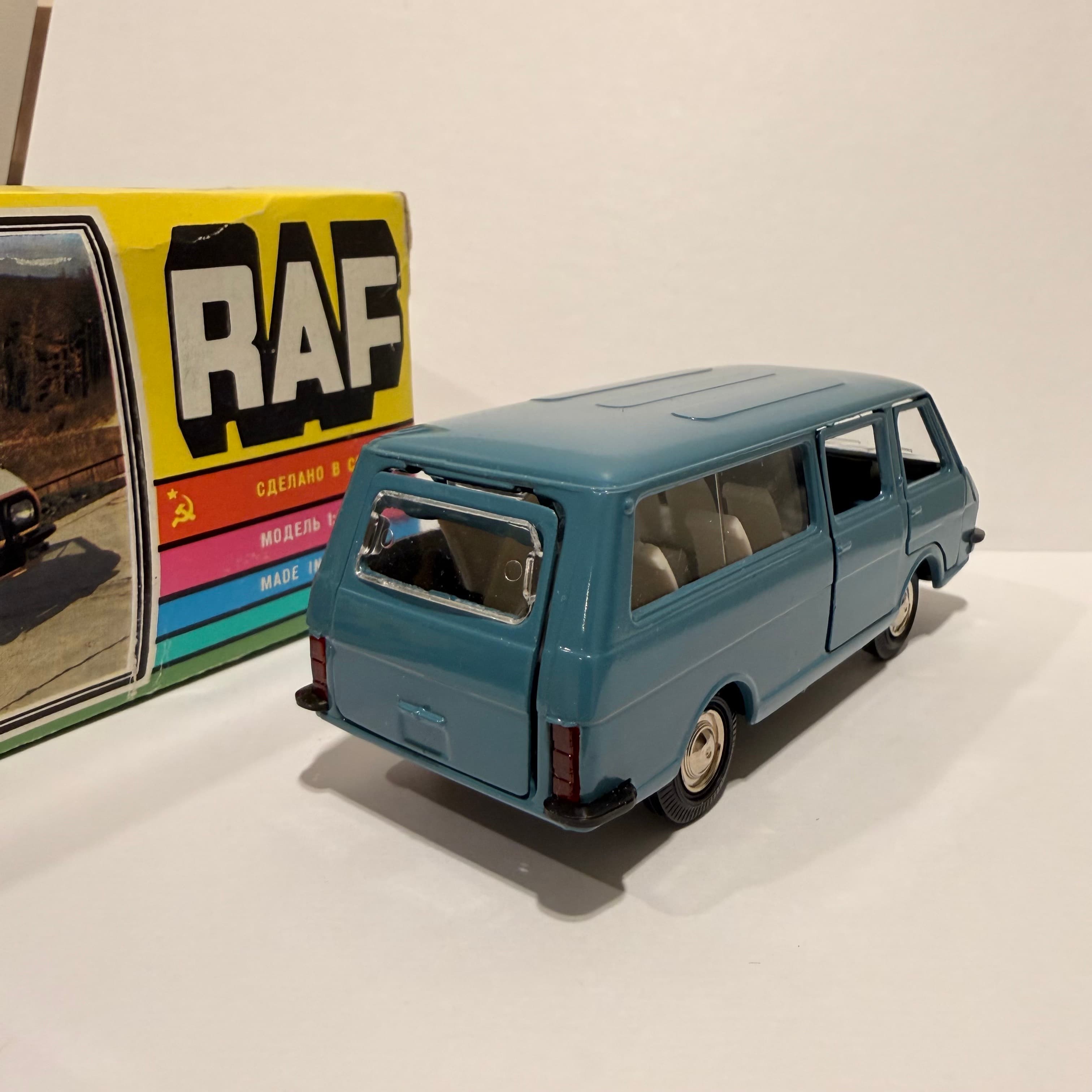 Raf 2203 превью 5