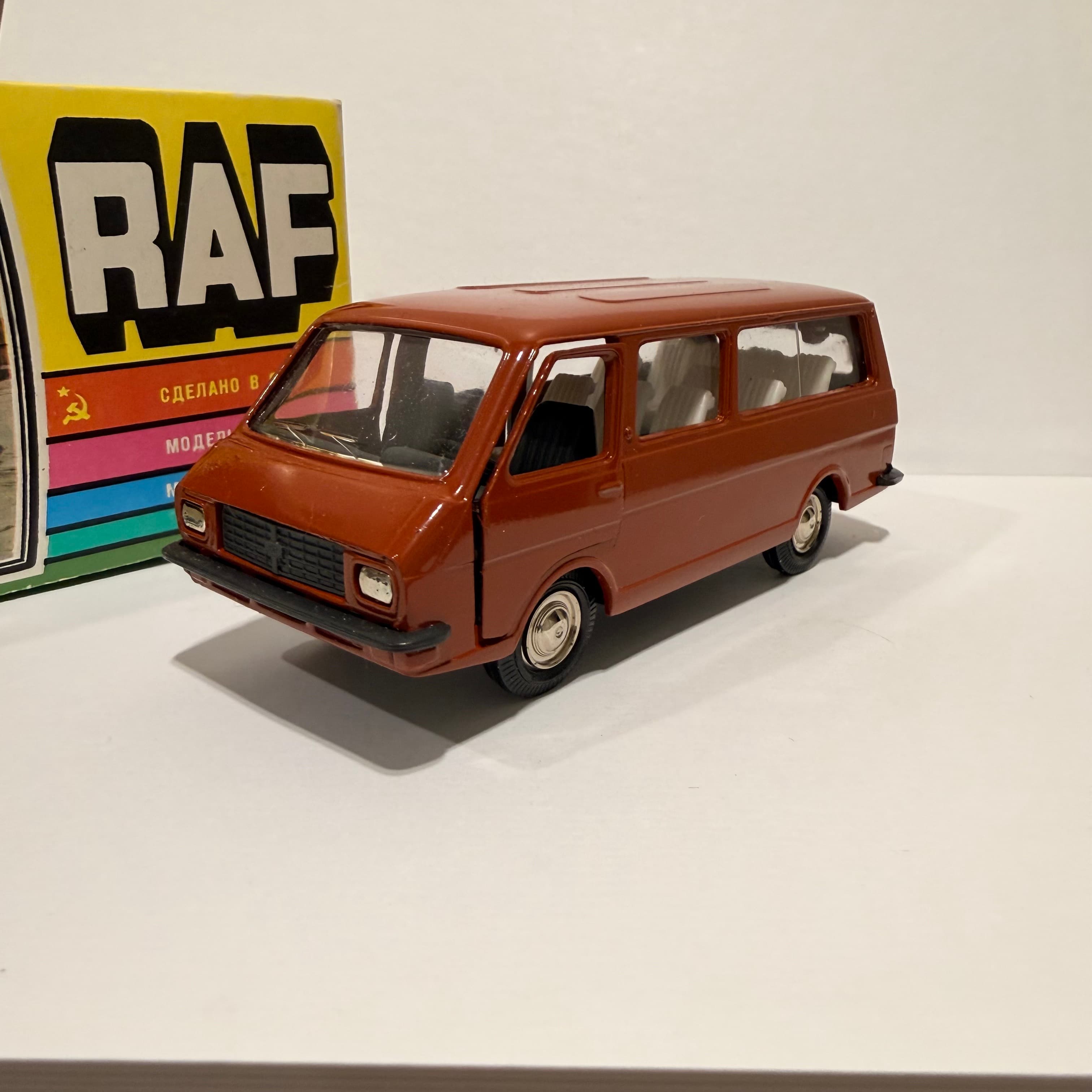 Raf 2203 превью 3