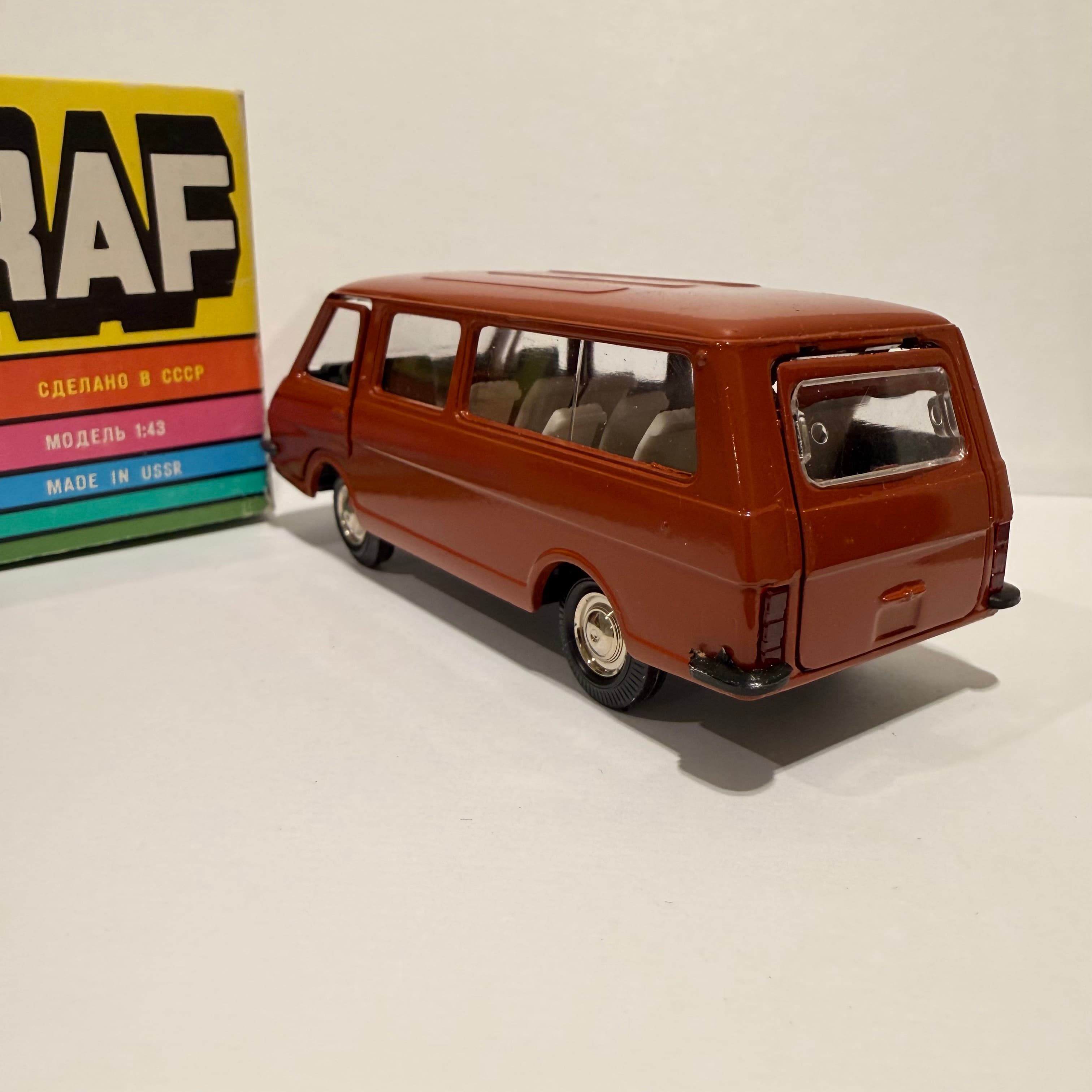 Raf 2203 превью 4