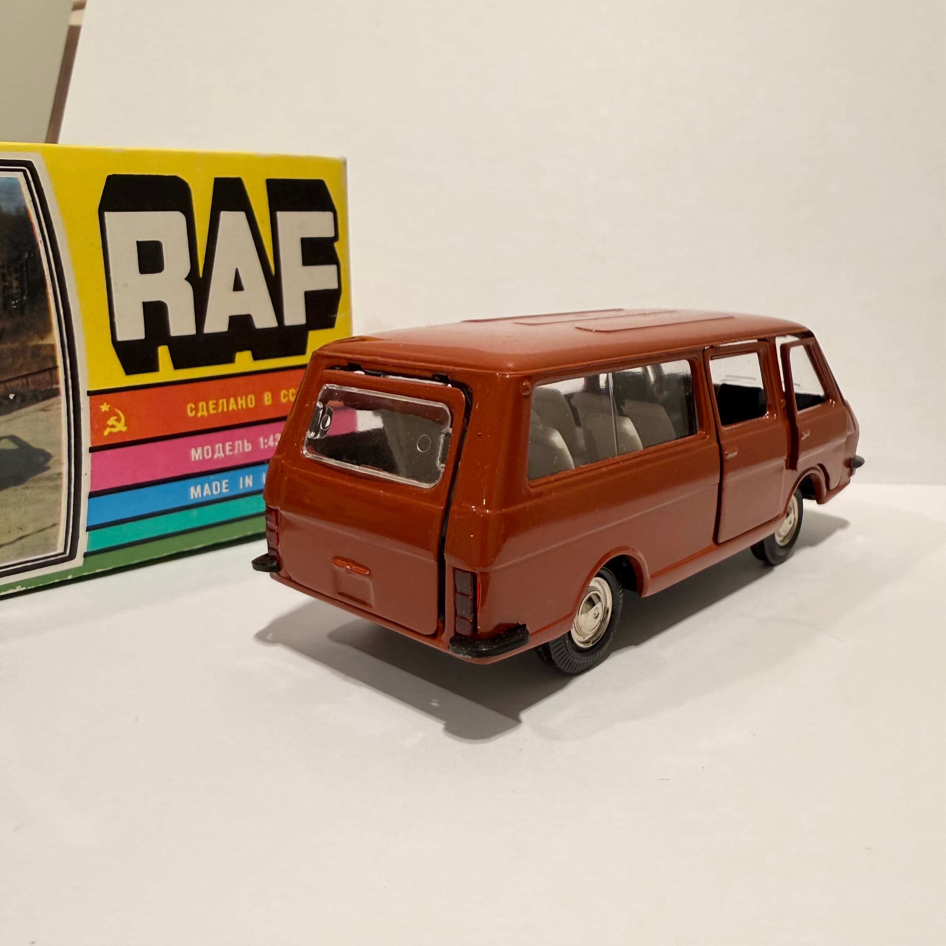 Raf 2203 превью 5