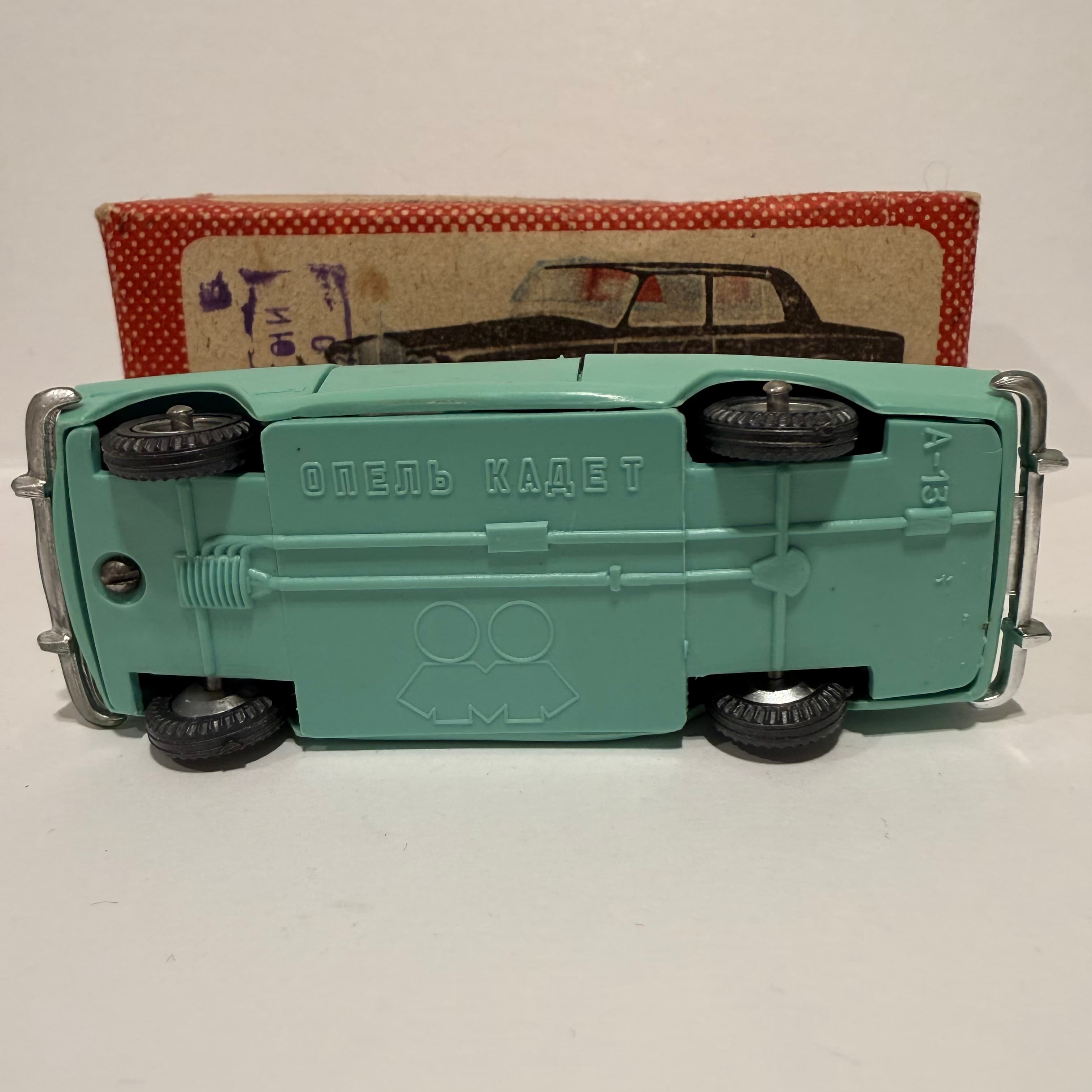 Опель Кадет превью 3